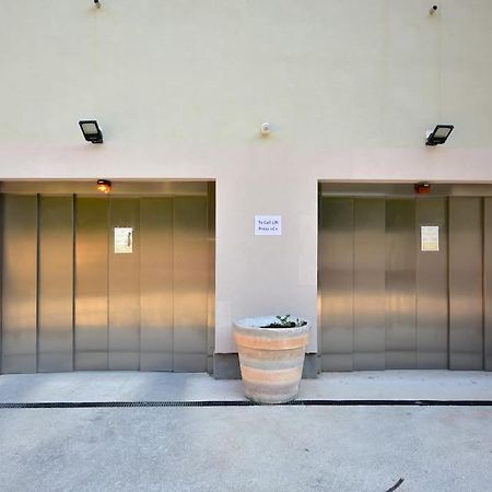 בודווה Brand New ! Seaside Apt With Poolview & Parking מראה חיצוני תמונה