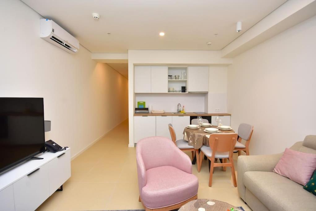 בודווה Brand New ! Seaside Apt With Poolview & Parking מראה חיצוני תמונה