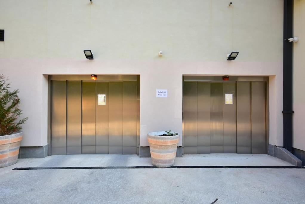 בודווה Brand New ! Seaside Apt With Poolview & Parking מראה חיצוני תמונה